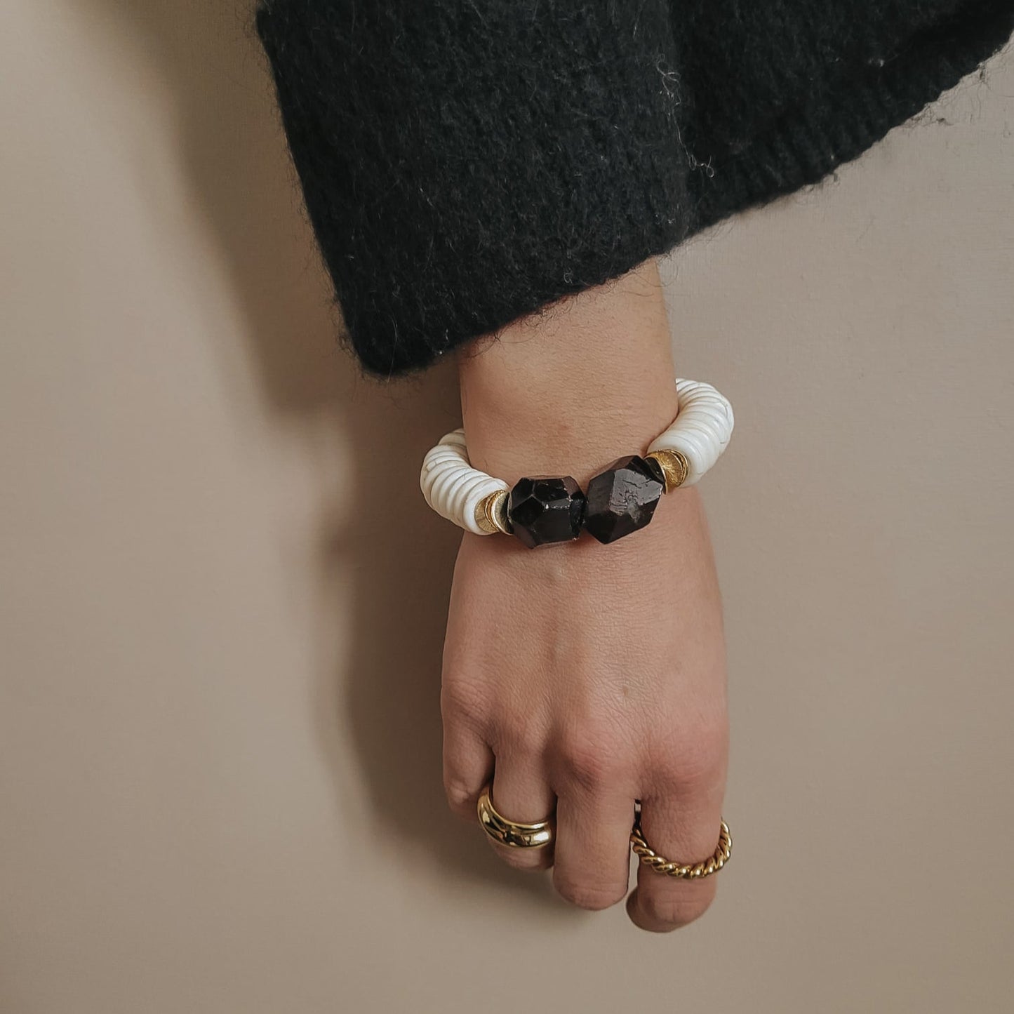 Armband CHERIN - Edelsteinarmband in Burgundy & Gold