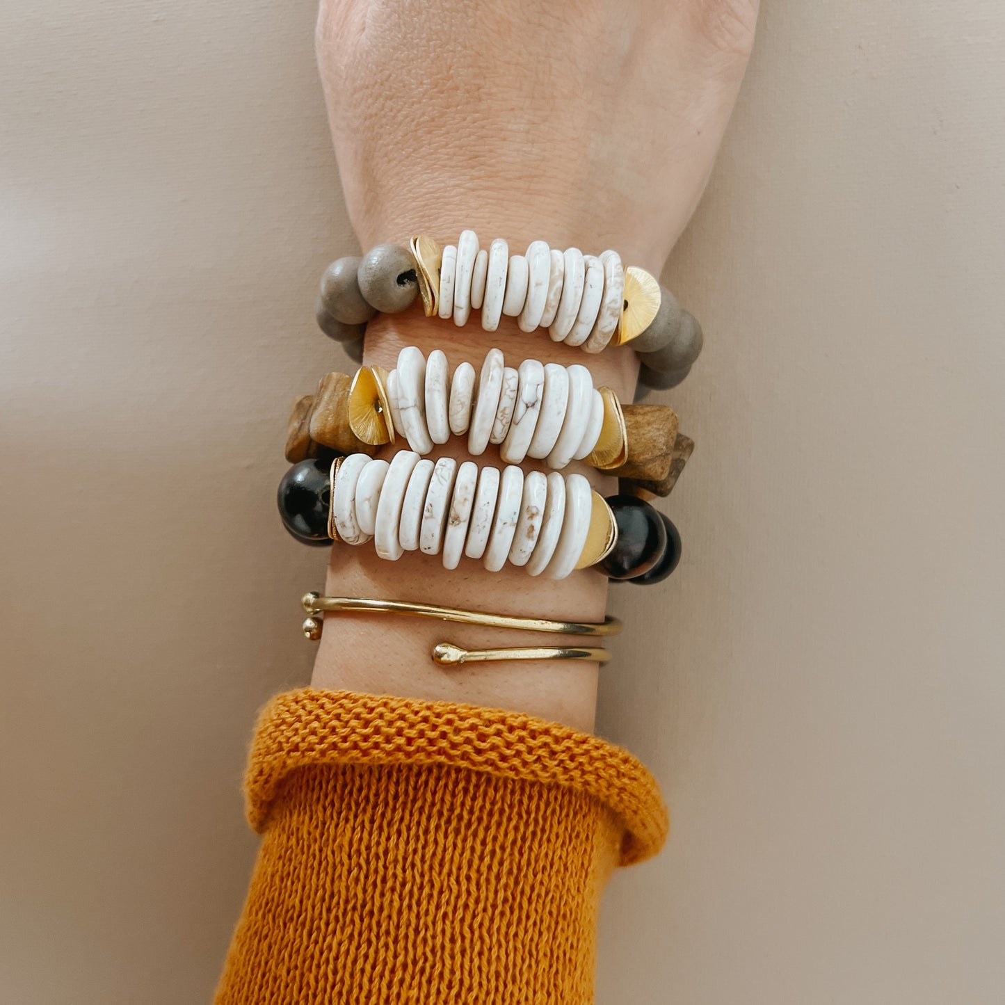Perlenarmband AMAYA taupe
