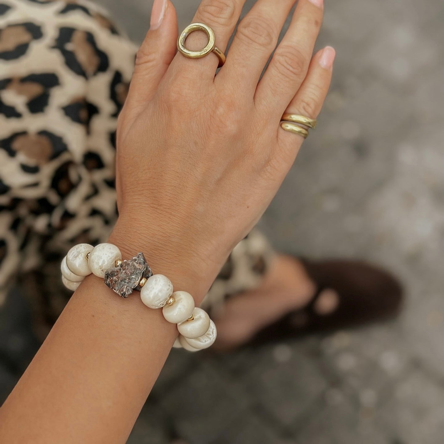 Armband MIRA aus Knochenperlen & Galaxy Achat