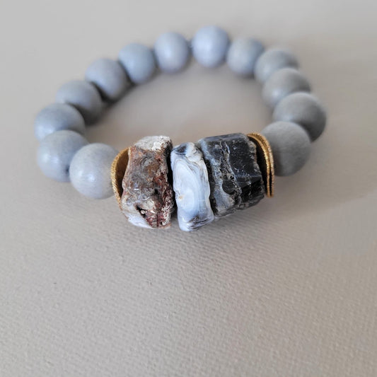 Graues Armband FARAH aus Holzperlen