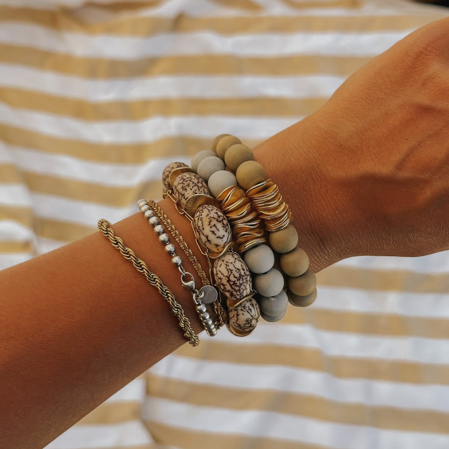 Armband aus Betelnussperlen in Olivenform BETTY