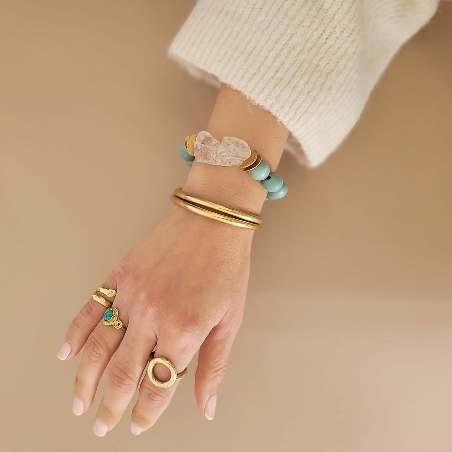 Mintfarbenes Armband aus Holzperlen mit Bergkristall