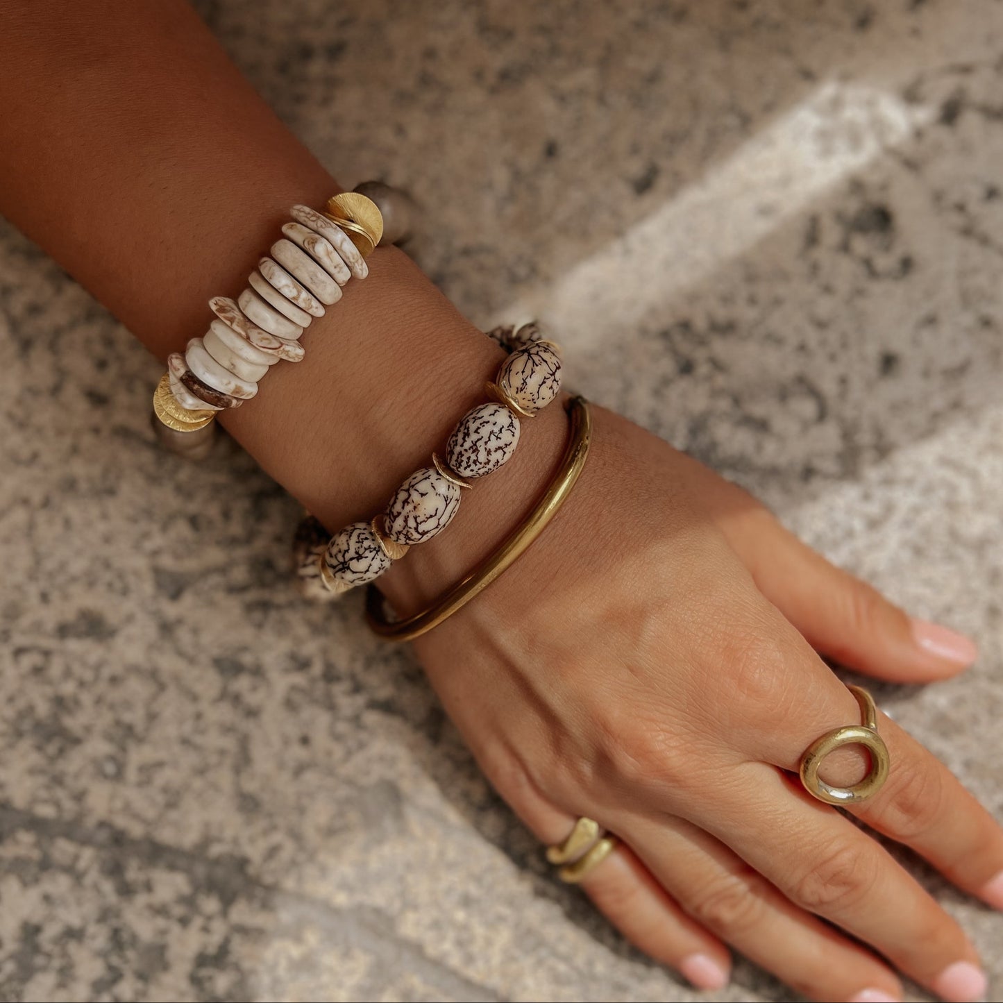 Armband aus Betelnussperlen in Olivenform BETTY