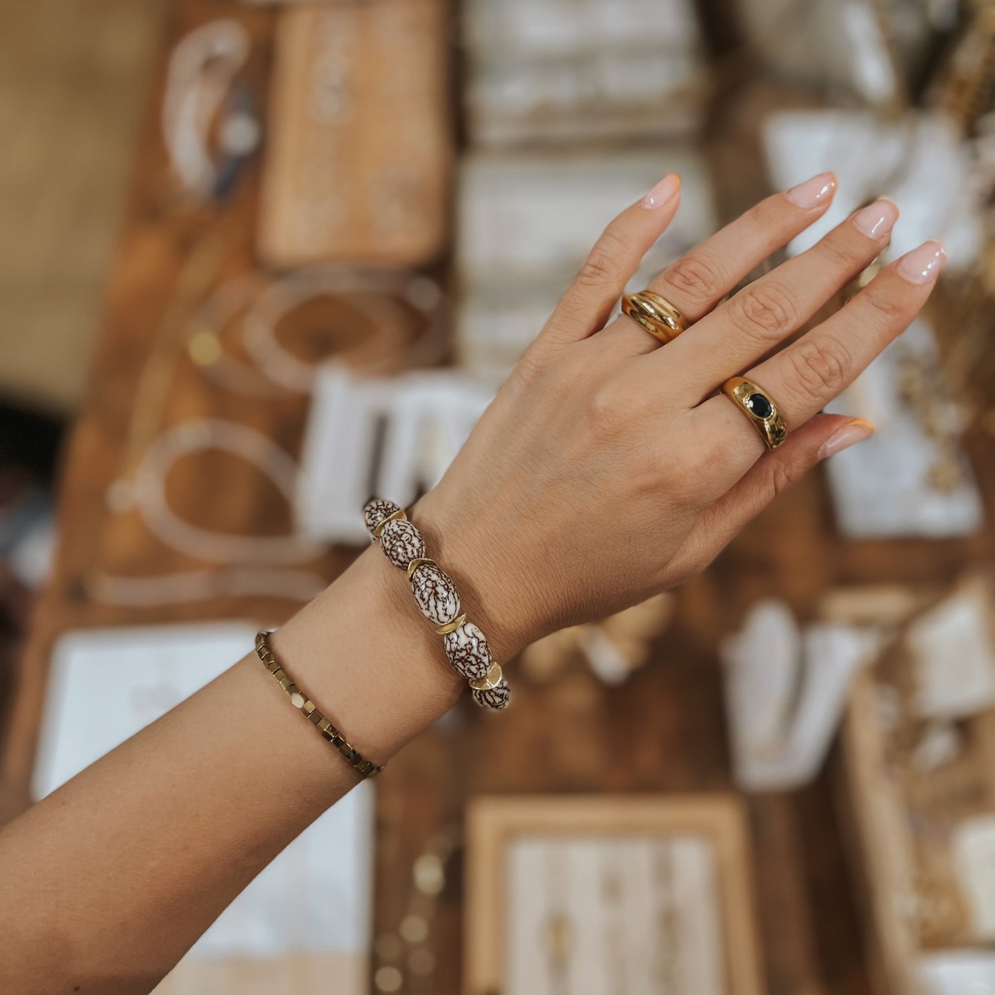 Armband aus Betelnussperlen in Olivenform BETTY