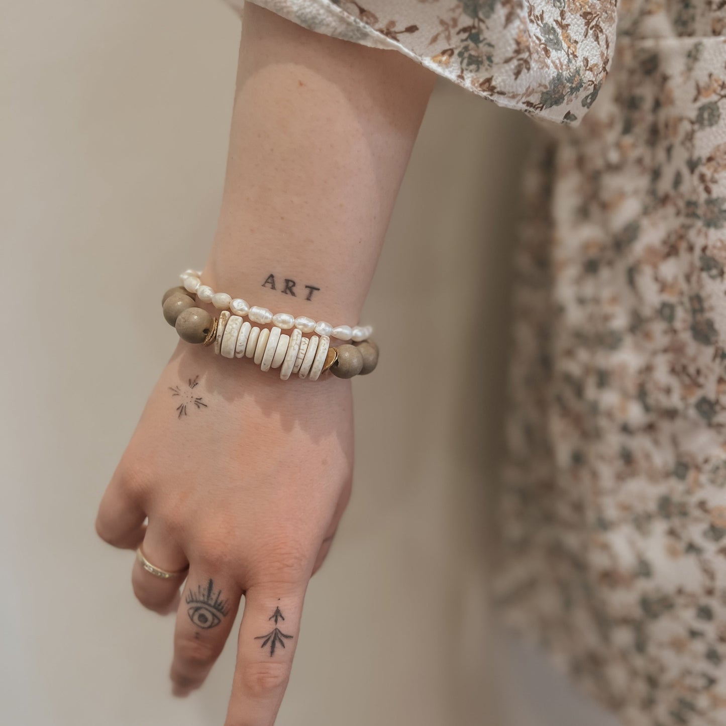 Perlenarmband AMAYA taupe