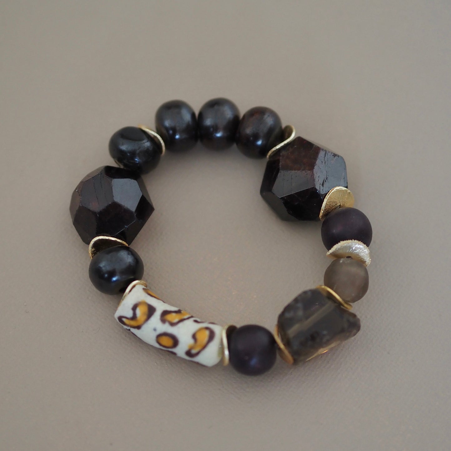 Armband Lillith - Statementarmband mit Leoperle