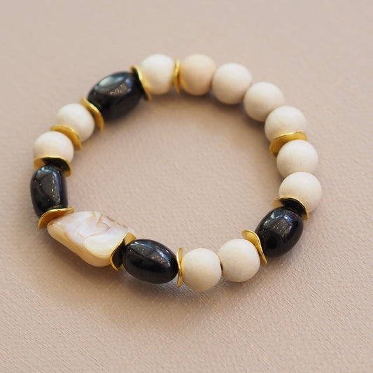 Armband aus weißen Holzperlen EDDA