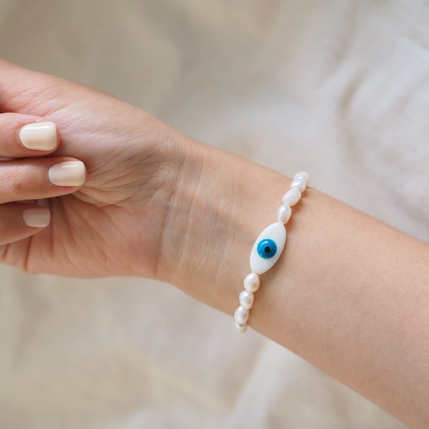 Armband aus Süßwasserperlen mit Auge NARE